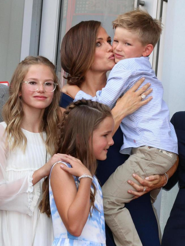 Jennifer Garner Makes The Same Sentimental Request Of Her Kids Every Mother’s Day
